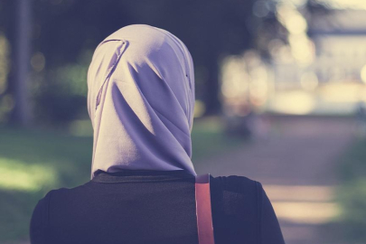 Başörtülü akademisyenin fotoğrafı paylaşıldı: 100 bin liralık dava