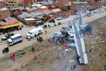 Bolivya'da kargo uçağının düşmesi sonucu hayatını kaybedenlerin sayısı 22'ye yükseldi