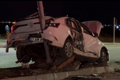 Diyarbakır’da iki otomobil kafa kafaya çarpıştı: 3 yaralı