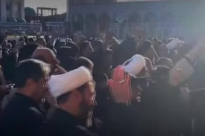 İran’da kırmızı "intikam" bayrağı göndere çekildi