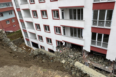 Trabzon'da istinat duvarının çökmesi sonucu bir bina zarar gördü