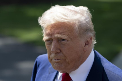 Trump'tan İran mesajı: Ağır darbe alıyorlar