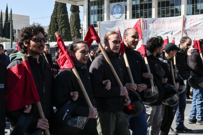 Yunanistan’da ABD ve İsrail’in İran’a yönelik saldırıları protesto edildi