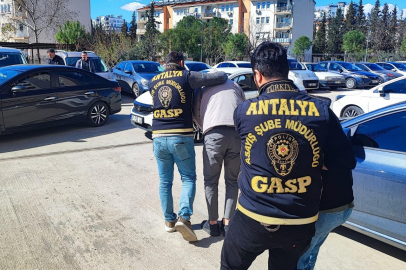 Antalya'da tokalaştığı şahsın silahlı saldırısına uğrayıp ölümle burun buruna gelmişti, 2 şüpheli tutuklandı