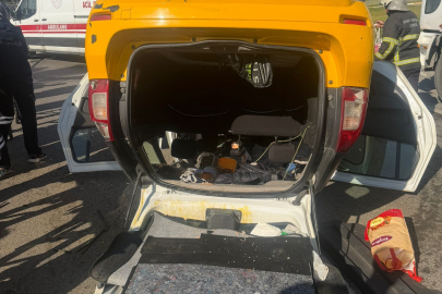 Aydın'da taksi bariyerlere çarpıp takla attı: 2 yaralı