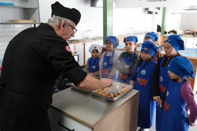 Bursa'da Ramazan tatlıları minik şeflerden