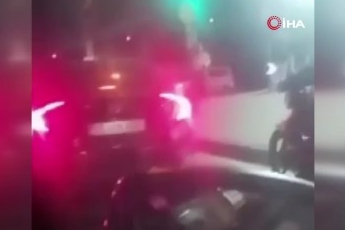 Bursa'da trafikte dehşet! Kendisini uyaran motosiklet sürücüsüne tekme tokat saldırdı