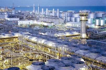 İran, Suudi Arabistan'da bir petrol rafinerisine İHA saldırısı düzenledi!