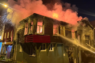 İstanbul'da 2 metruk binada çıkan yangın söndürüldü