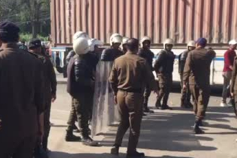 ABD'nin Lahor Konsolosluğu çevresinde güvenlik önlemleri artırıldıABD'nin Lahor Konsolosluğu çevresinde güvenlik önlemleri artırıldı