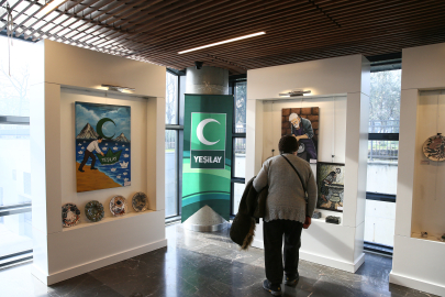 Bursa'da bağımlılıkla mücadele edenlerin eserlerinden oluşan karma sanat sergisi açıldı