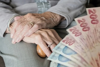 Emekli maaşı için kötü haber: Özgür Erdursun hesapladı! Yüzde 13-15 formülü...