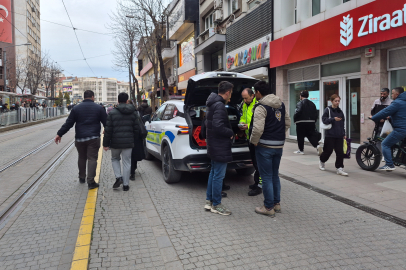 Eskişehir'de tramvayın çarptığı yaşlı adam yaralandı