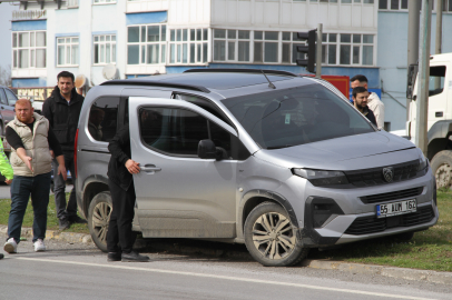 Samsun'da kırmızı ışık ihlali kazaya yol açtı: 3 yaralı
