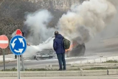 Samsun'da otomobil alevlere teslim oldu