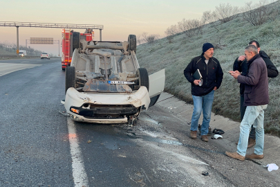 Tekirdağ'da takla atan otomobildeki 3 arkadaş emniyet kemeri sayesinde yara almadan kurtuldu