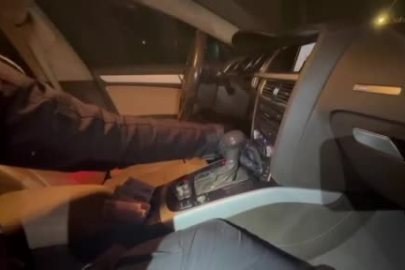 Ankara’da aracından ruhsatsız silah ve uyuşturucu çıkan şüpheli gözaltına alındı