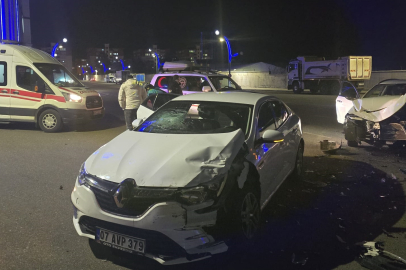 Bingöl'de iki otomobilin çarpıştığı kazada 4 kişi yaralandı