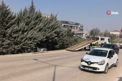 Bursa'da kontrolden çıkan otomobil ağaçlık alana uçtu!