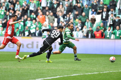 Bursaspor önce yoruyor sonra atıyor!