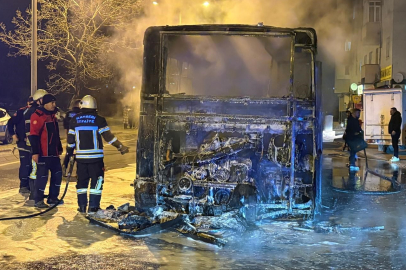 Kayseri'de halk otobüsü alev aldı