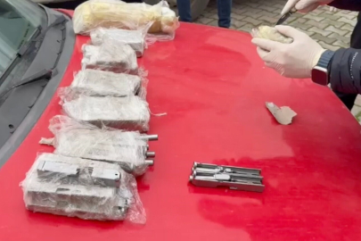 Otomobilin kapılarına zulalanmış cephanelik polis ekiplerince yakalandı