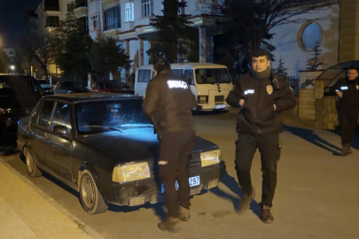 Aksaray'da gece yarısı kornası takılı kalan araç mahalleyi ayağa kaldırdı