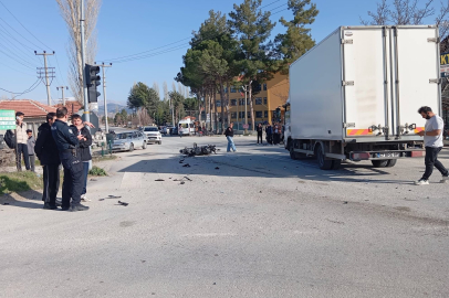 Burdur'da kamyonet ile çarpışan motosikletin sürücüsü hayatını kaybetti