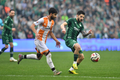 Bursaspor’da 3 hoca değişti, onun yeri değişmedi!