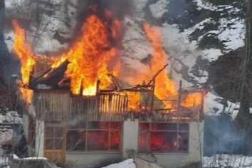 Giresun'da balık tesisinde çıkan yangın evi küle çevirdi