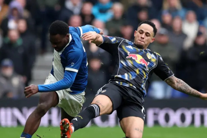 Kıyamet koptu: Osayi-Samuel linç ediliyor!