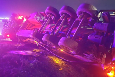 Mardin'de tır devrildi: 1 yaralı