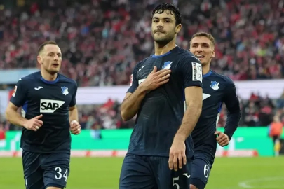 Ozan Kabak ayın oyuncusu ödülüne aday