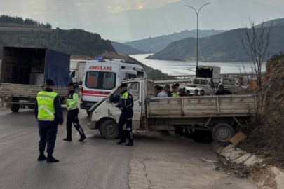Bursa'da kamyonet yoldan çıktı: Sürücü yaralandı