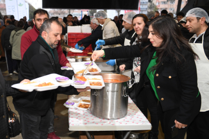 Bursa Osmangazi Belediyesi 1050 Konutlar’da birlik sofrası kurdu