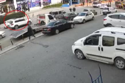 İstanbul Küçükçekmece'de otomobil iki kadına çarptı: 1’i ağır 2 yaralı