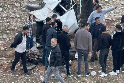 Siirt'te devrilen otomobil hurdaya döndü: 3 ağır yaralı