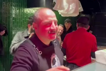 AK Parti Bursa Milletvekili Mustafa Varank vatandaşlarla sahur yaptı