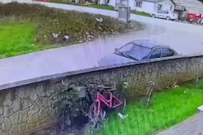 Bursa'da kamyonetle çarpışan motosikletteki 2 kişi yaralandı!