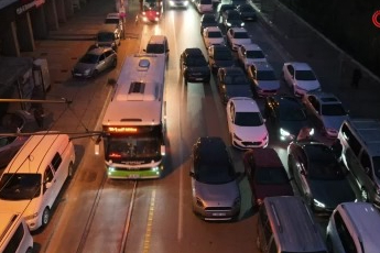 Bursa'da hafta sonunu fırsat bilenler Ulu Camiye akın etti