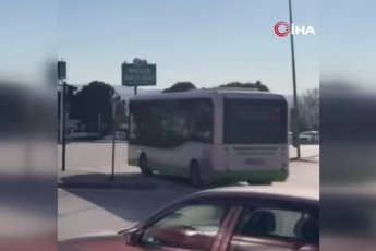 Bursa'da otobüsü ters şeride girdi!