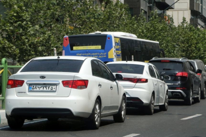 İran’da benzin istasyonlarında kuyruk oluştu