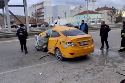 Samsunda üst geçide çarpan otomobilin sürücüsü ağır yaralandı