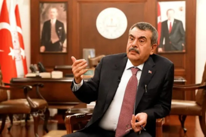 Bakan Tekin'den CHP'ye: "LGBT huzuru bozmuyor ama başörtüsü bozuyor" diyorlar