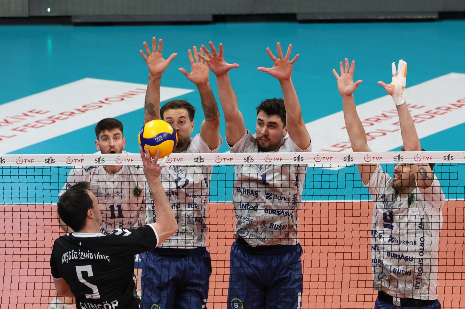 Bursa Büyükşehir Belediyespor play-off’u garantiledi