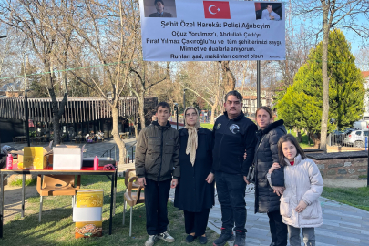 Bursa'da şehitler için mevlit şekeri dağıttı