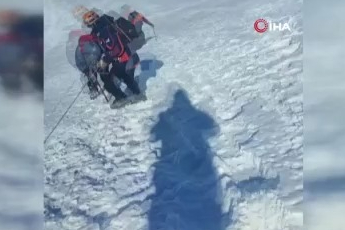 Bursa Uludağ'da mahsur kalan 2 kadın kurtarıldı