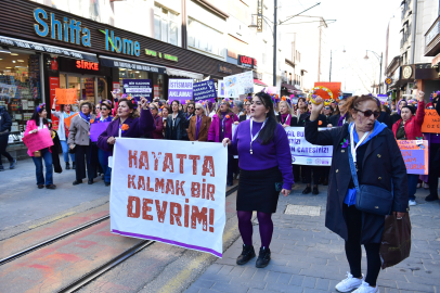 Bursalı kadınlardan özgürlük ve eşitlik yürüyüşü