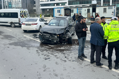 İstanbul Sarıyer'de otomobil karşı şeride geçti, 4 araç birbirine girdi: 4 yaralı