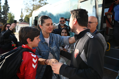 Katar'da mahsur kalan Türk sporcular memleketine döndü